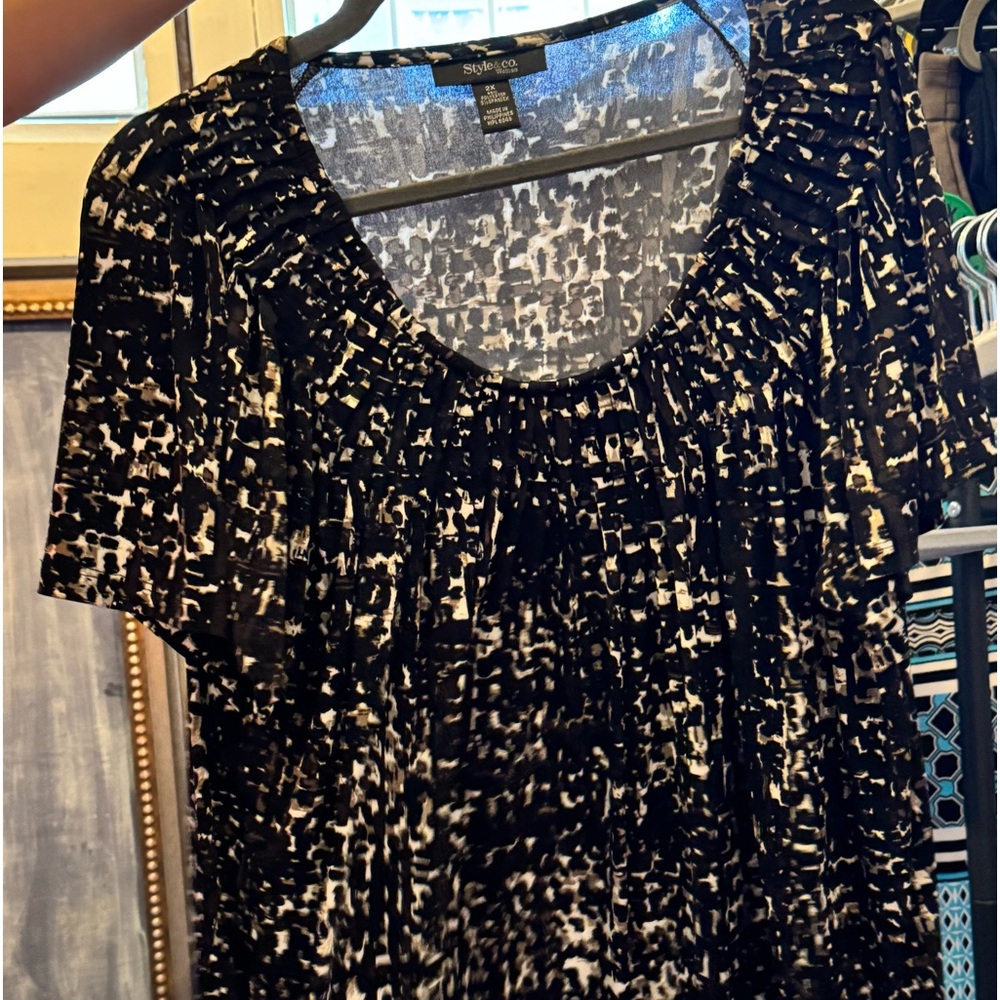 Style & Co. Black and White Short Sleeve Scoop Neck Blouse